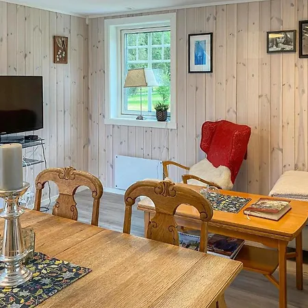2 Bedroom Gorgeous In Eresfjord *