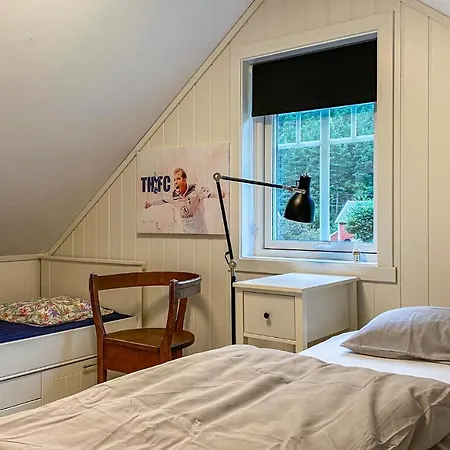 2 Bedroom Gorgeous In Eresfjord Nauste