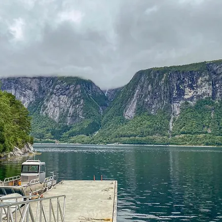 2 Bedroom Gorgeous In Eresfjord Hébergement de vacances *